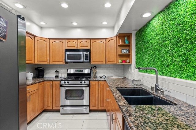 6752 Hillpark Drive 202, Los Angeles, CA 90068