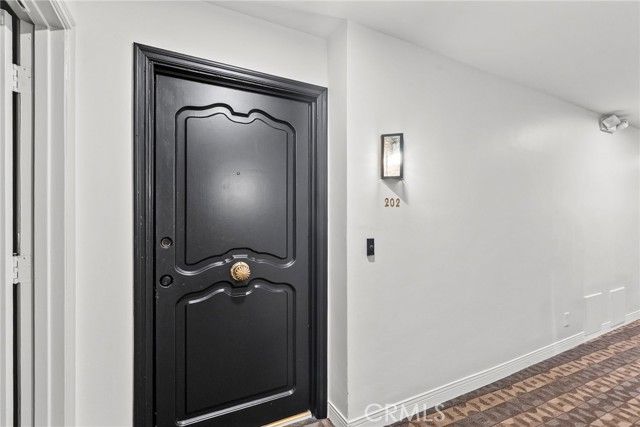 6752 Hillpark Drive 202, Los Angeles, CA 90068