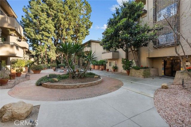 6752 Hillpark Drive 202, Los Angeles, CA 90068