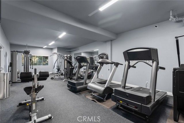 6752 Hillpark Drive 202, Los Angeles, CA 90068