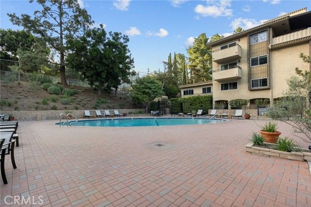 6752 Hillpark Drive 202, Los Angeles, CA 90068