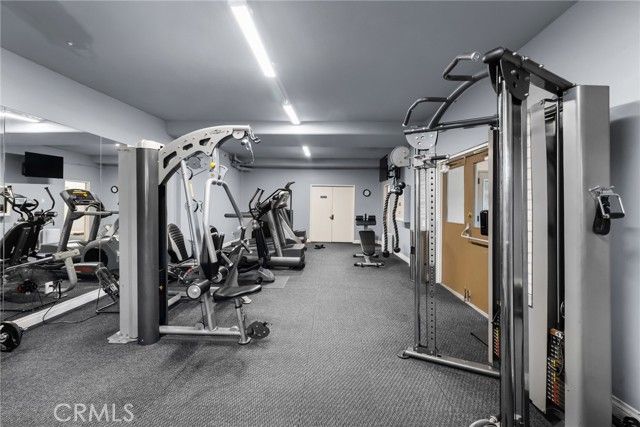 6752 Hillpark Drive 202, Los Angeles, CA 90068