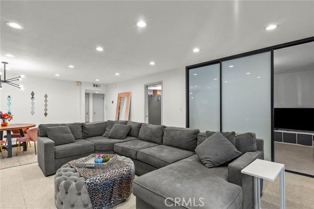 6752 Hillpark Drive 202, Los Angeles, CA 90068