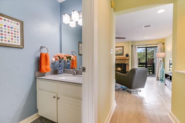 402 Lost Echo # 8, Horseshoe Bay, TX 78657