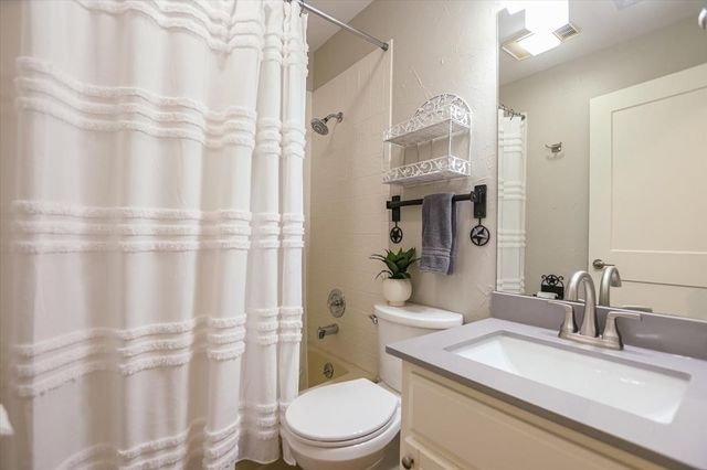 402 Lost Echo # 8, Horseshoe Bay, TX 78657