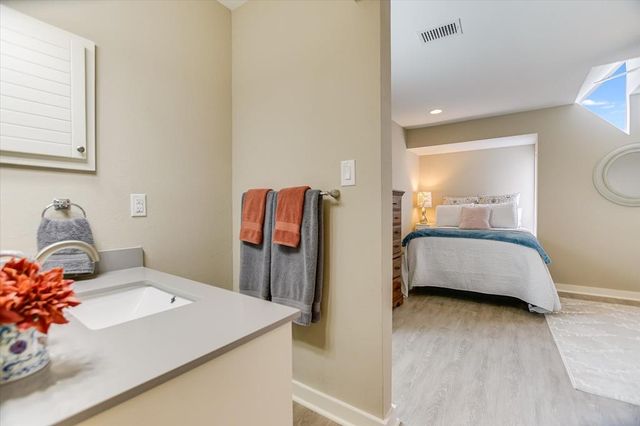 402 Lost Echo # 8, Horseshoe Bay, TX 78657