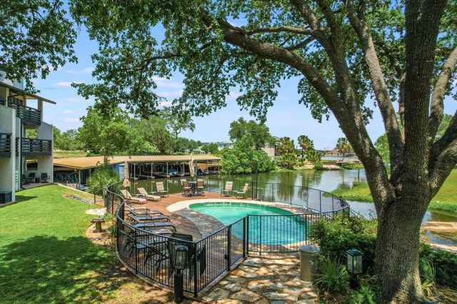 402 Lost Echo # 8, Horseshoe Bay, TX 78657