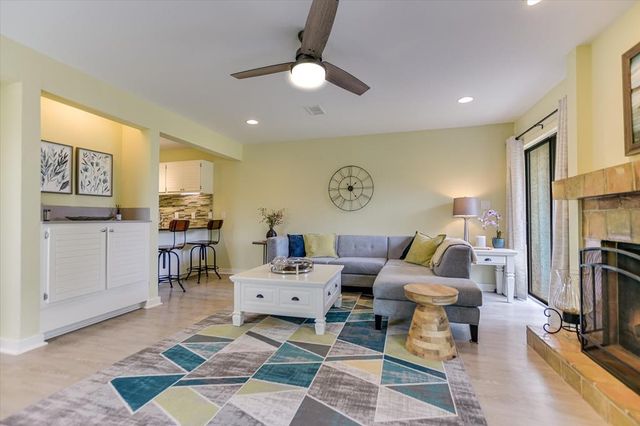 402 Lost Echo # 8, Horseshoe Bay, TX 78657