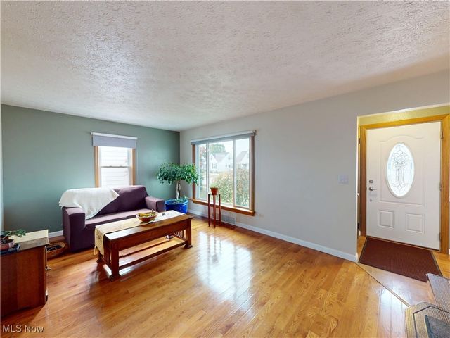 317 E 330th Street, Willowick, OH 44095