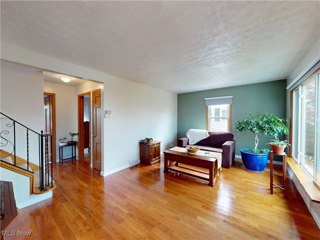 317 E 330th Street, Willowick, OH 44095