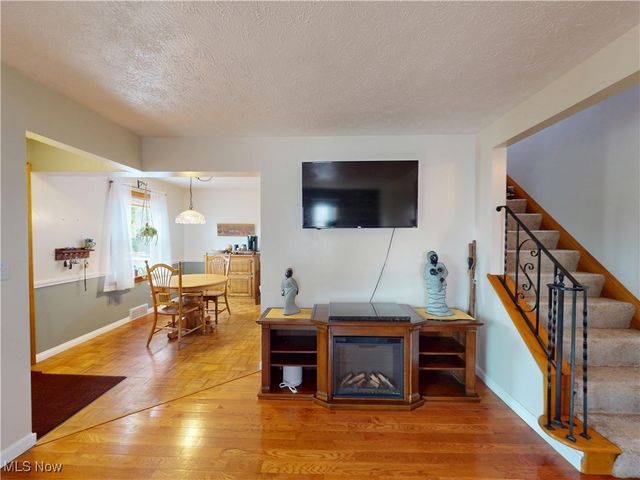 317 E 330th Street, Willowick, OH 44095