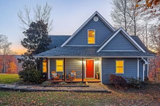 401 Oak Dr, Smithville, TN 37166