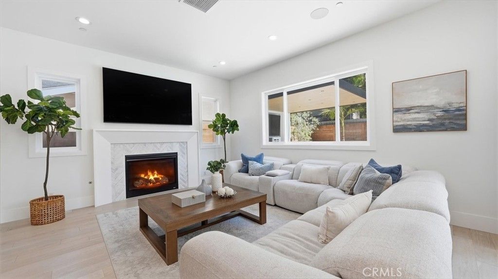 Image 19 of property listing at 2420 Sebald, Redondo Beach, CA 90278