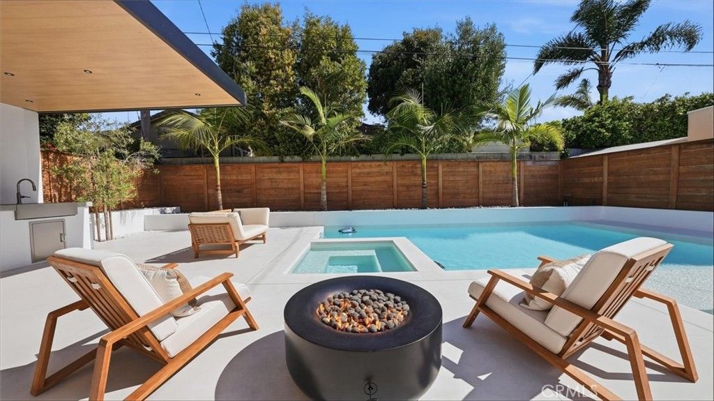 Image 2 of property listing at 2420 Sebald, Redondo Beach, CA 90278