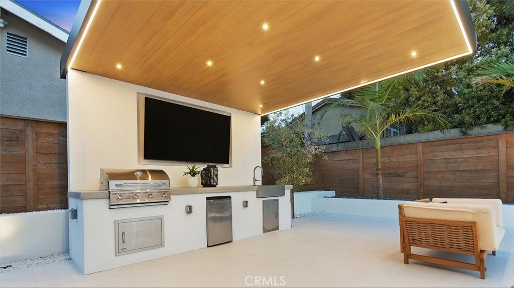 Image 32 of property listing at 2420 Sebald, Redondo Beach, CA 90278