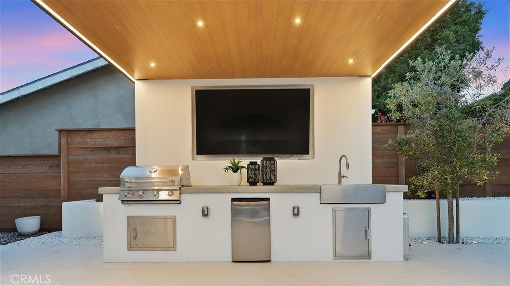 Image 33 of property listing at 2420 Sebald, Redondo Beach, CA 90278