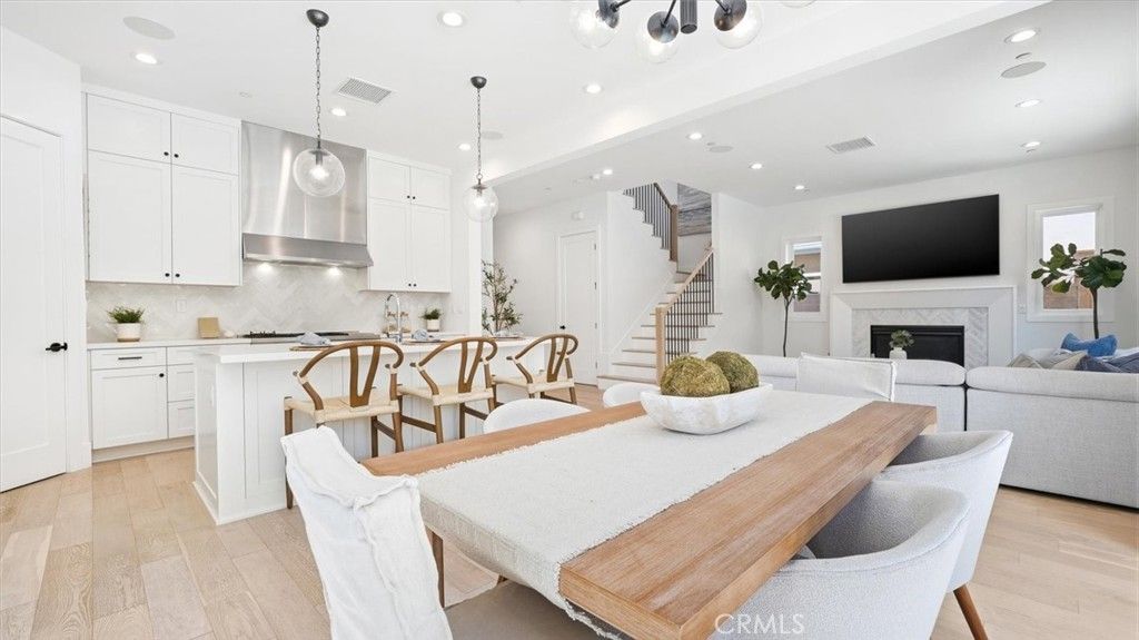 Image 4 of property listing at 2420 Sebald, Redondo Beach, CA 90278