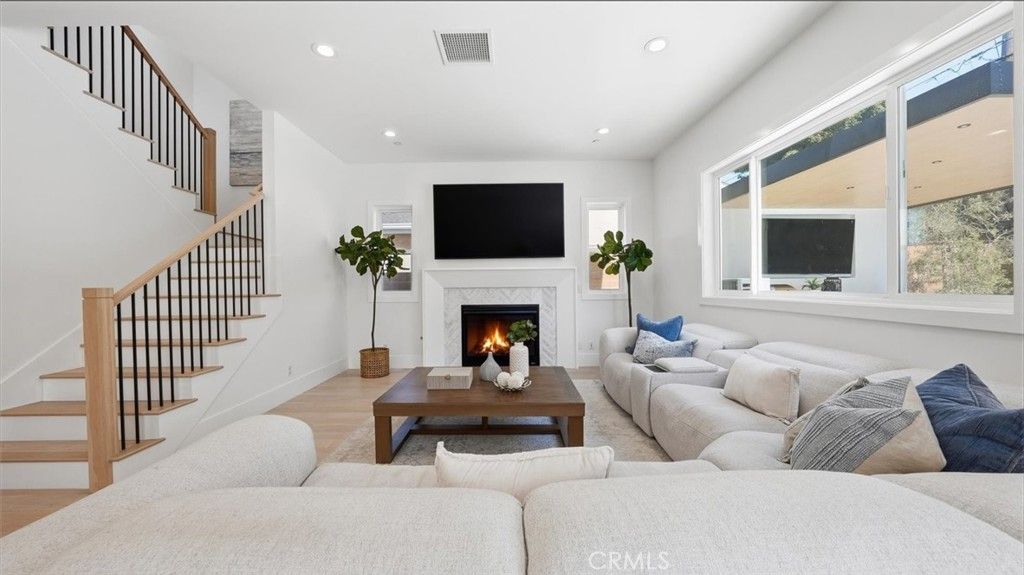 Image 5 of property listing at 2420 Sebald, Redondo Beach, CA 90278
