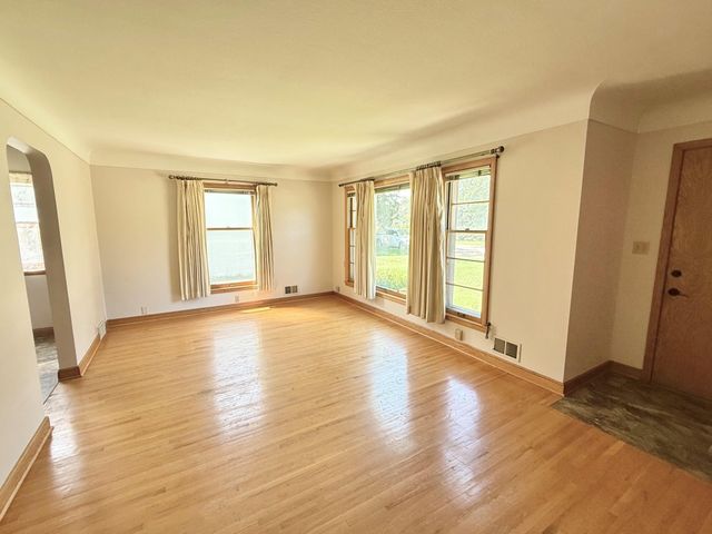 615 2nd Avenue NW, New Brighton, MN 55112