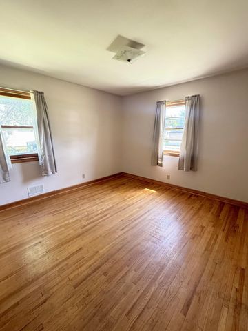 615 2nd Avenue NW, New Brighton, MN 55112
