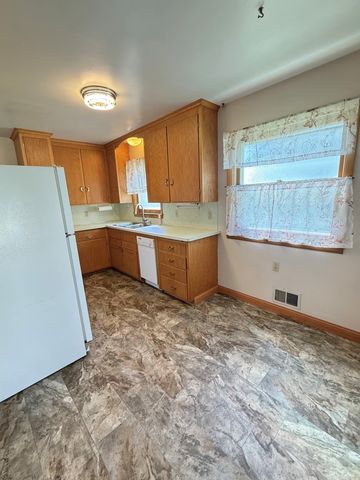 615 2nd Avenue NW, New Brighton, MN 55112