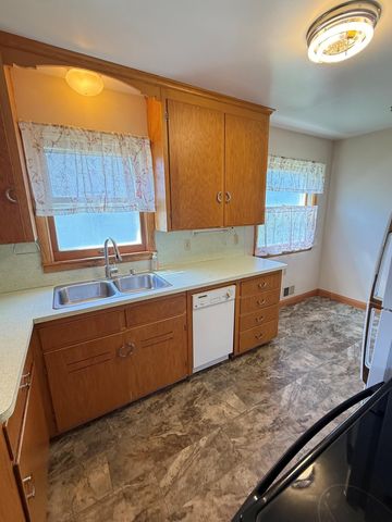 615 2nd Avenue NW, New Brighton, MN 55112