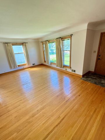 615 2nd Avenue NW, New Brighton, MN 55112
