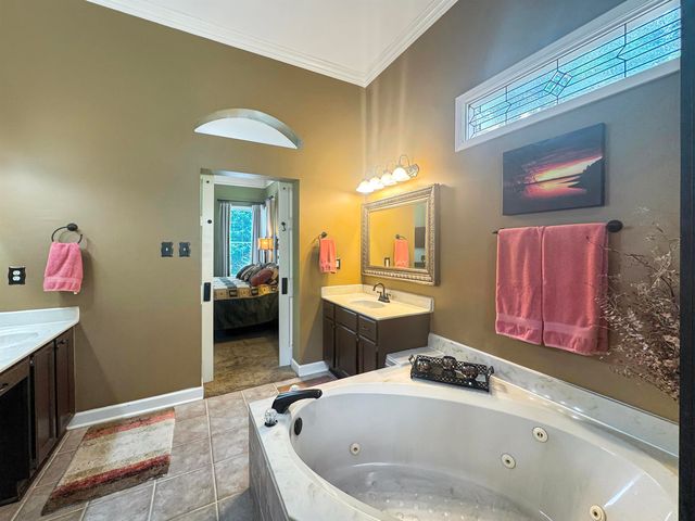 2620 SWEET OAKS CIR, Germantown, TN 38138