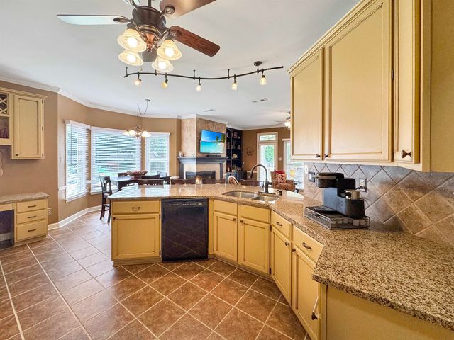 2620 SWEET OAKS CIR, Germantown, TN 38138
