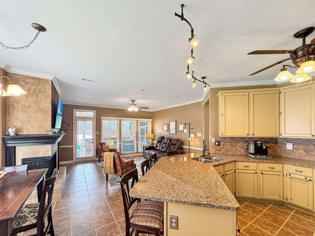 2620 SWEET OAKS CIR, Germantown, TN 38138