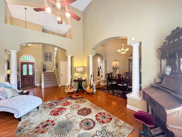 2620 SWEET OAKS CIR, Germantown, TN 38138