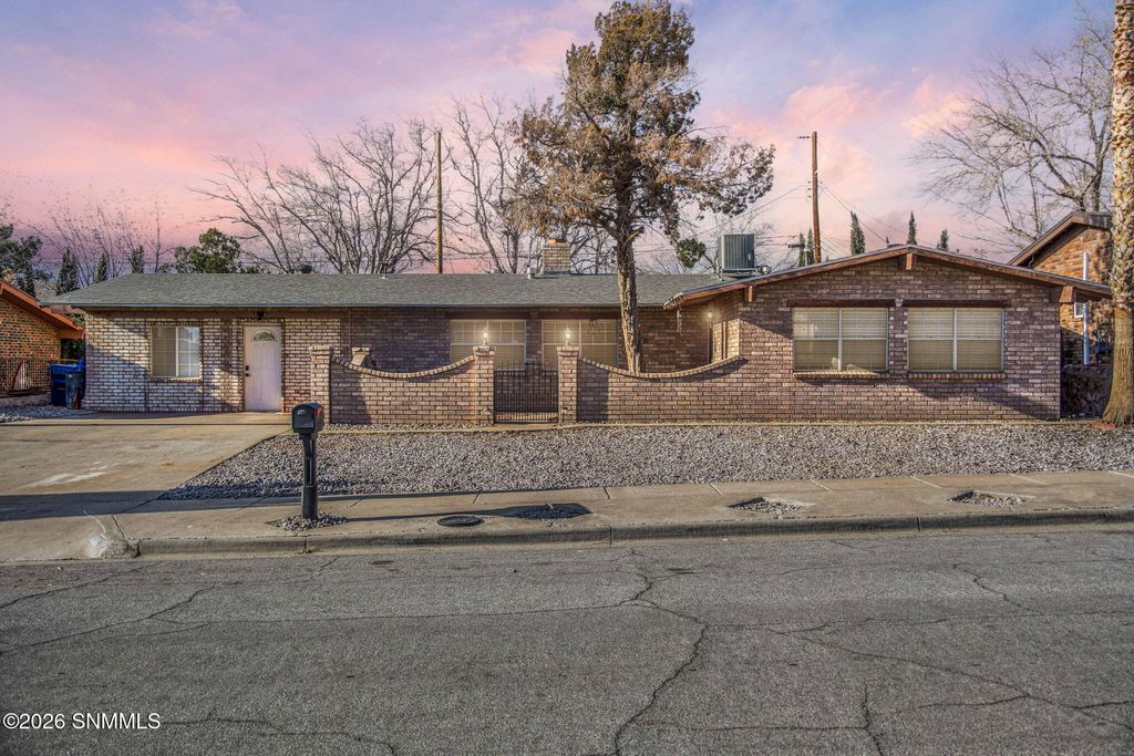 1015 Ferndale Drive, Las Cruces, NM 88005