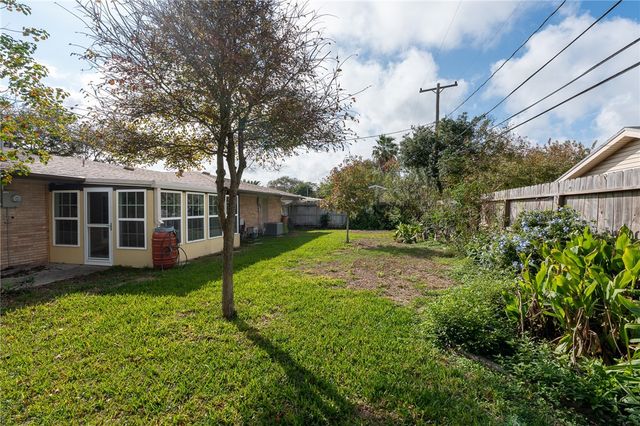 4213 Dolphin Pl, Corpus Christi, TX 78411