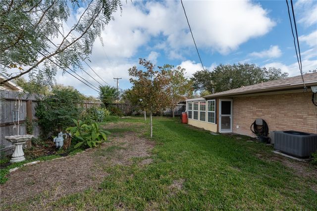 4213 Dolphin Pl, Corpus Christi, TX 78411
