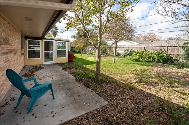 4213 Dolphin Pl, Corpus Christi, TX 78411