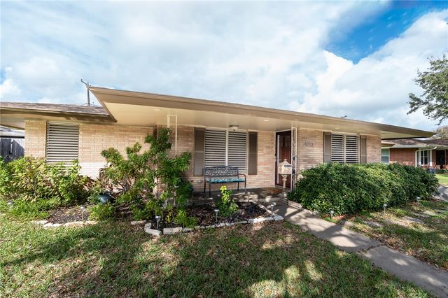 4213 Dolphin Pl, Corpus Christi, TX 78411