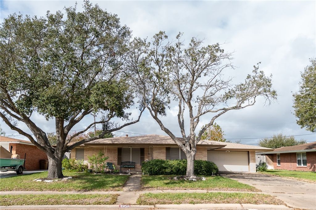 4213 Dolphin Pl, Corpus Christi, TX 78411