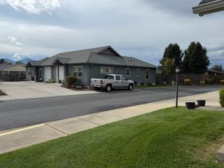 751 SW Kinsington Court, Grants Pass, OR 97526