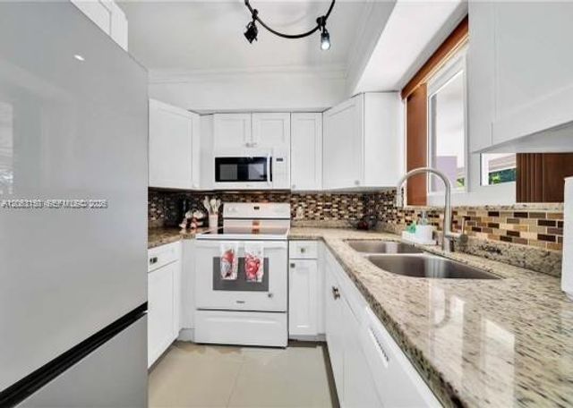 4064 NW 4th Ter, Miami, FL 33126