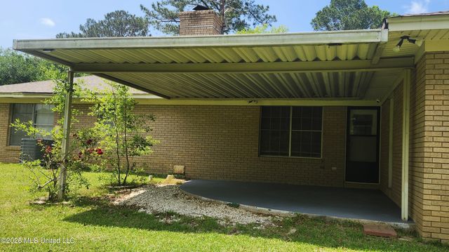 329 Swan Lake Drive, Jackson, MS 39212