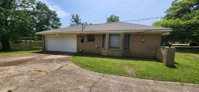329 Swan Lake Drive, Jackson, MS 39212
