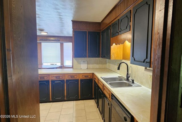 329 Swan Lake Drive, Jackson, MS 39212