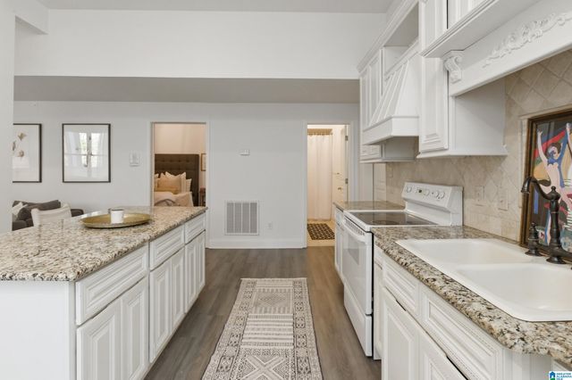 2301 LONGLEAF WAY, Vestavia Hills, AL 35243