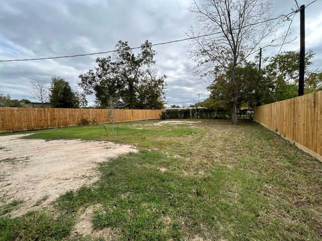 5706 Howell Street A, Houston, TX 77032