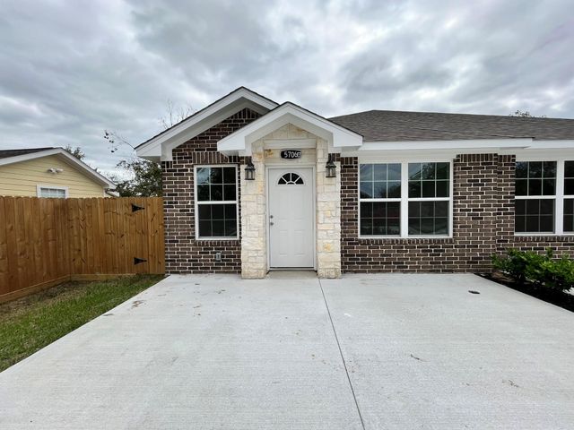 5706 Howell Street A, Houston, TX 77032