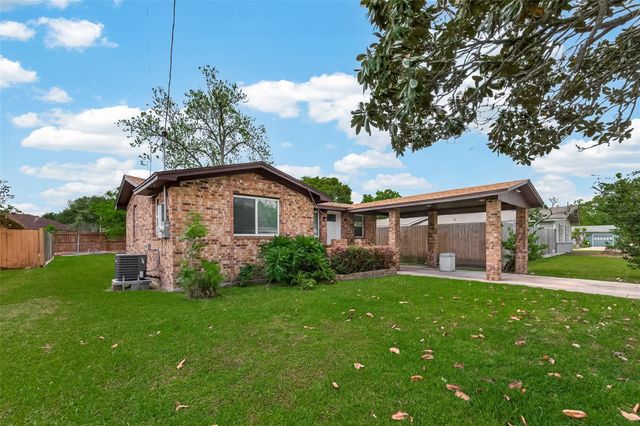 521 N Vionett Lane, Texas City, TX 77591