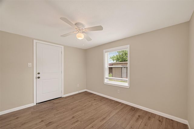 521 N Vionett Lane, Texas City, TX 77591
