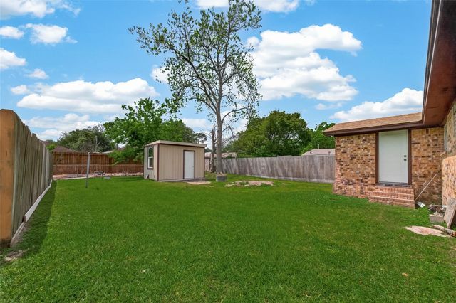 521 N Vionett Lane, Texas City, TX 77591