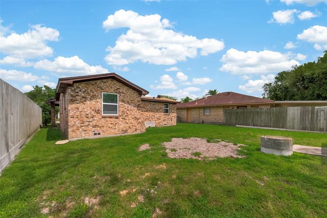 521 N Vionett Lane, Texas City, TX 77591