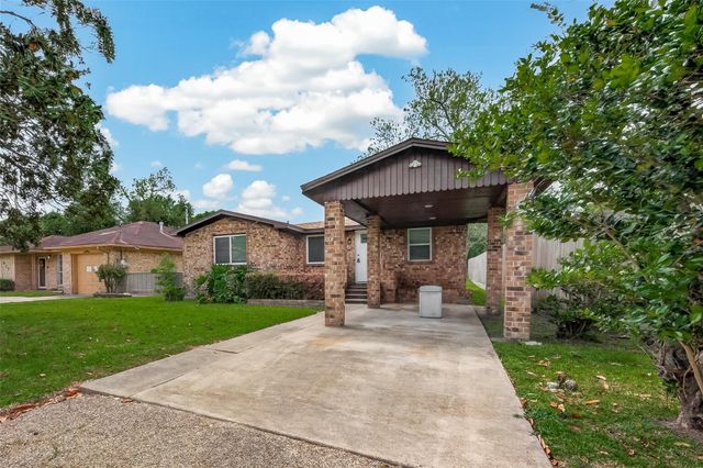 521 N Vionett Lane, Texas City, TX 77591